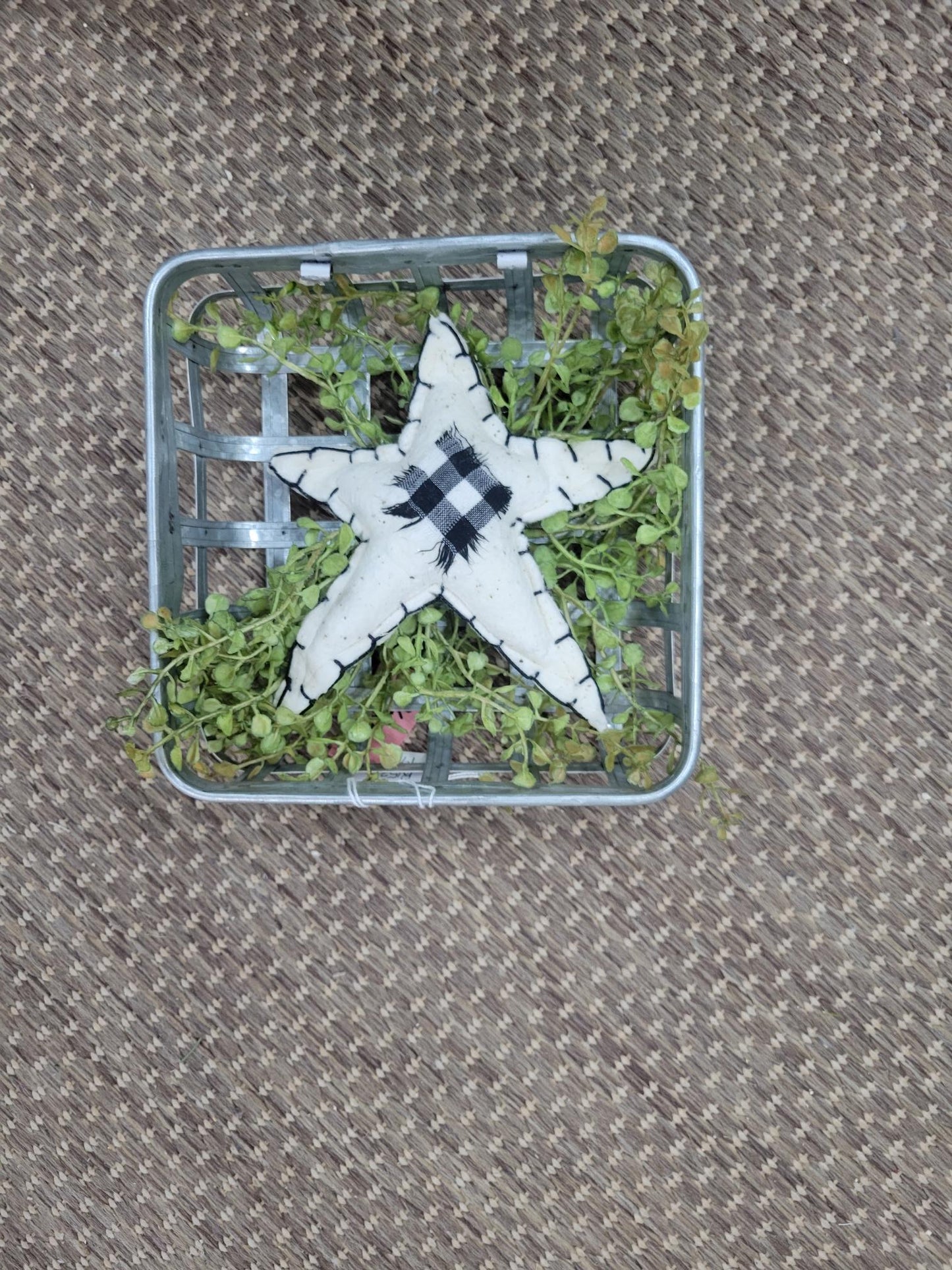 Metal Basket with Star | White
