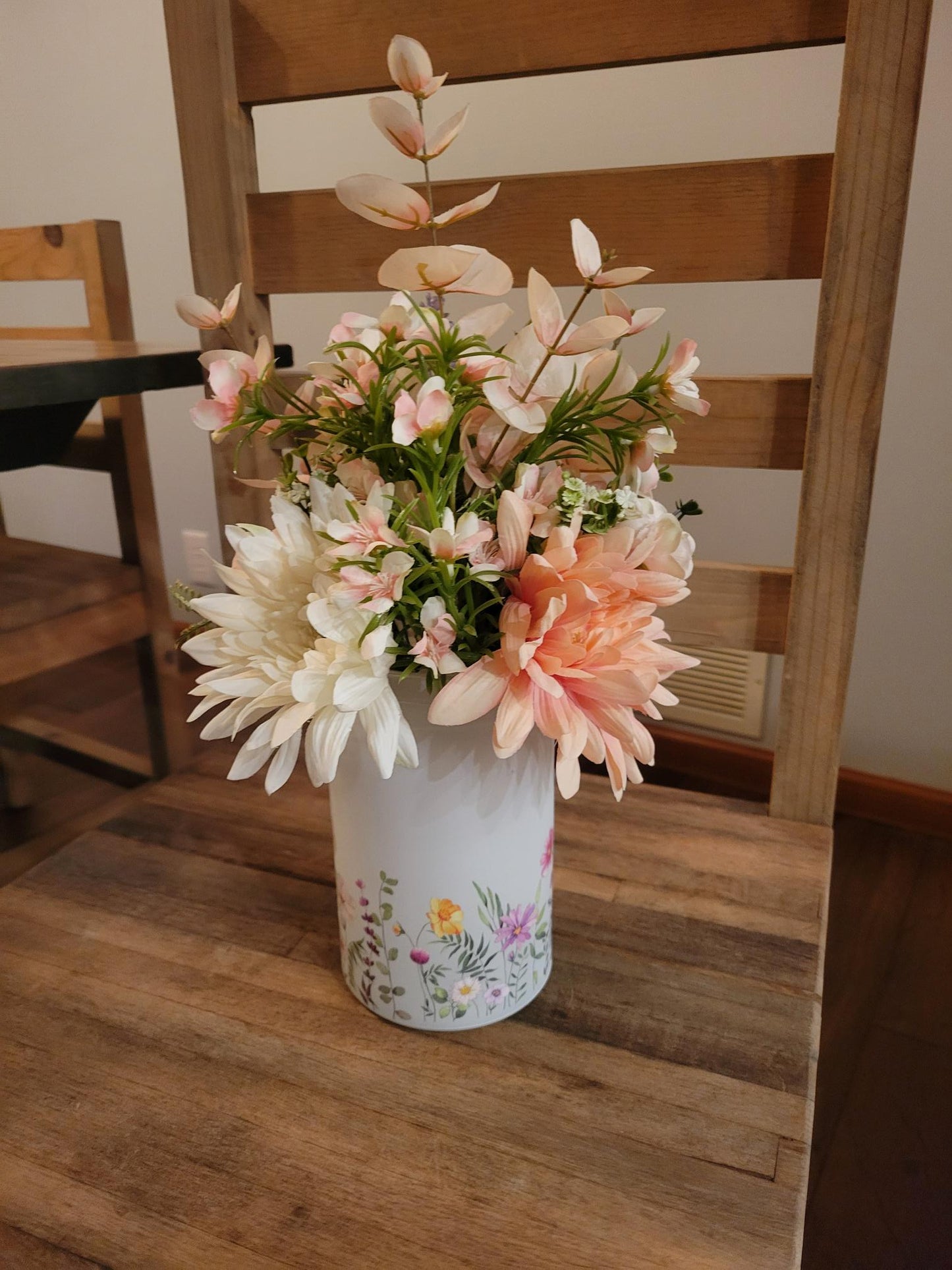White Floral Vase with Peach & Pink Faux Flowers – Decorative Tabletop Flower Arrangement